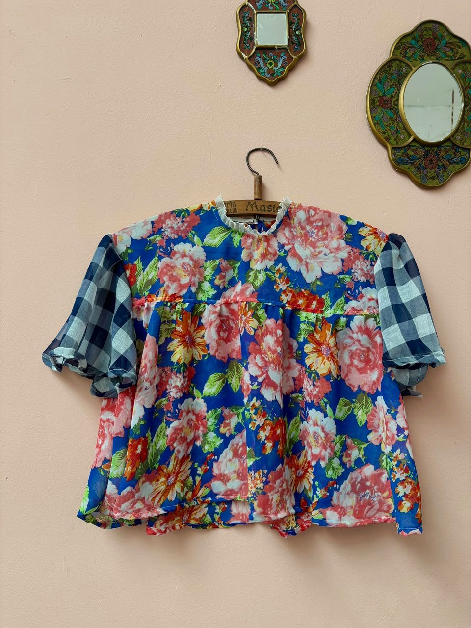 Blusa corta suelta marca Baticana